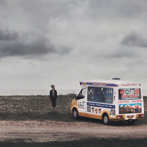 边吮奶边做爰视频真人
