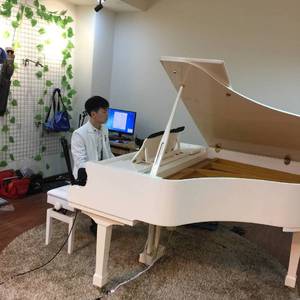 边吮奶边做爰视频真人
